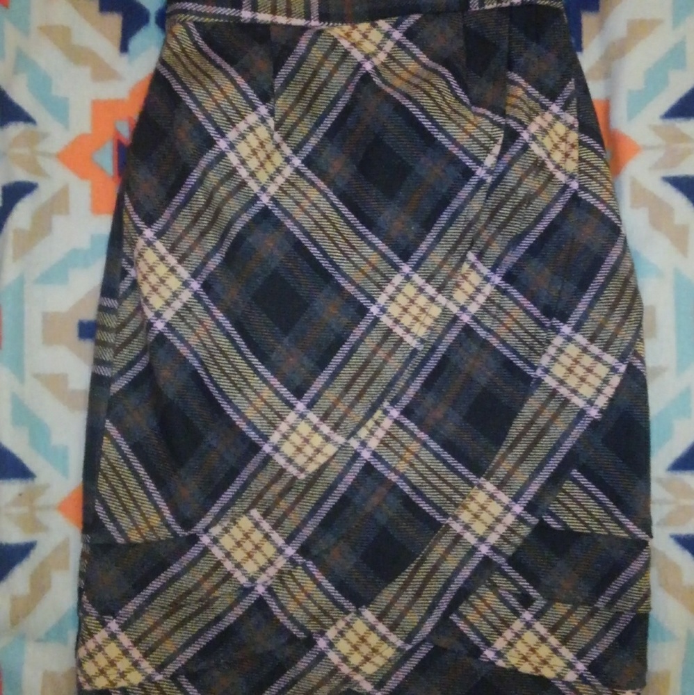 Plaid tulip hem wool skirt